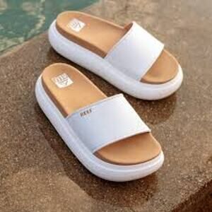 NWT Reef Cushion Bondi Bay - Size 9